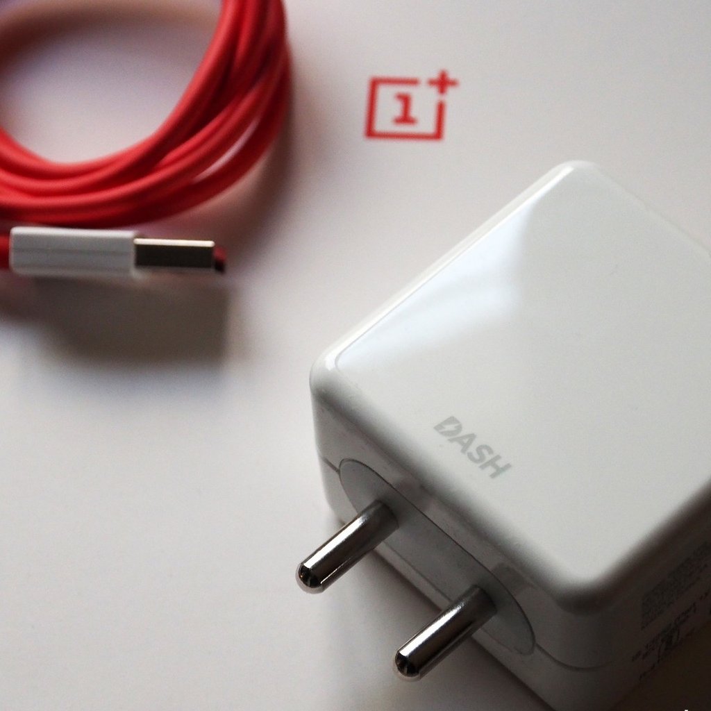 OnePlus Dash Power Adapter & Cable